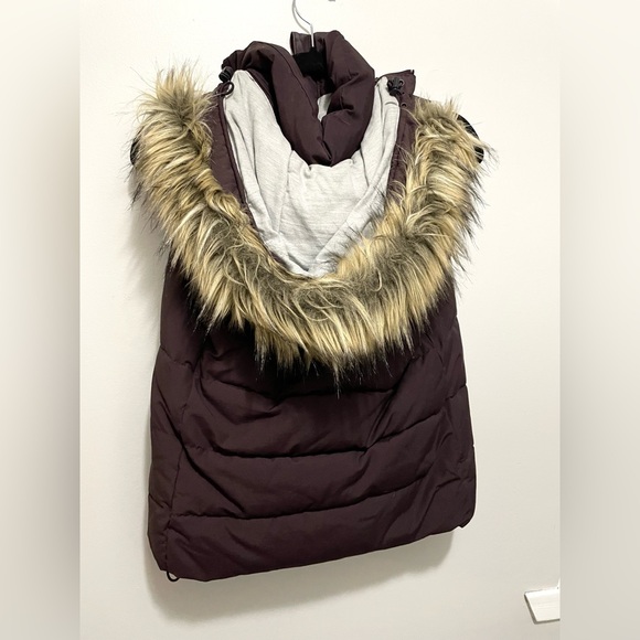 Women’s Small Gap Dark Purple Puffer Vest - Picture 2 of 3